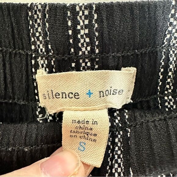 Silence & Noise small black & white pants - Picture 8 of 8